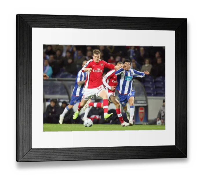 Framed Print : Nicklas Bendtner (Arsenal) Fucile (FC Porto)