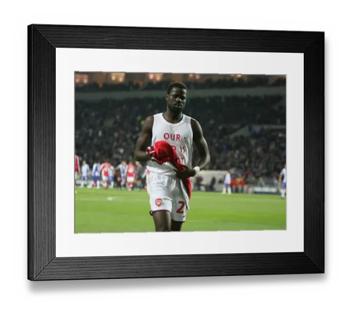 Framed Print : Eboue's Emotional Moment: Arsenal Defender Throws Shirt to Adoring Fans after FC Porto Defeat