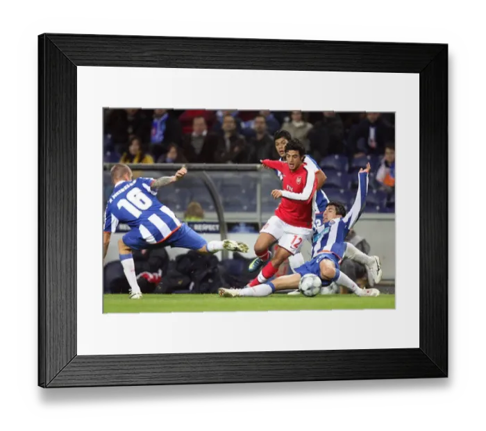 Framed Print : Carlos Vela (Arsenal) Fucile & Raul Meireles (FC Porto)