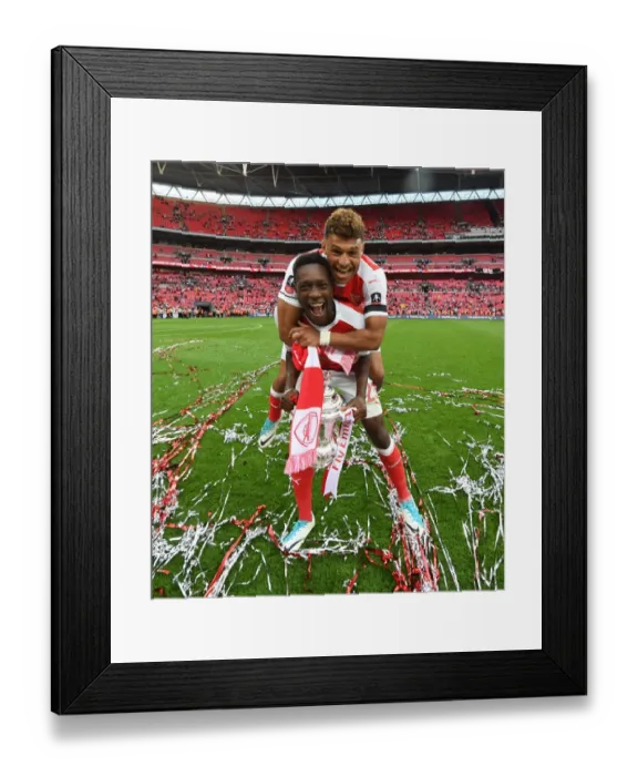 Framed Print : Arsenal's Double Celebration: Welbeck and Oxlade-Chamberlain Rejoice in FA Cup Victory