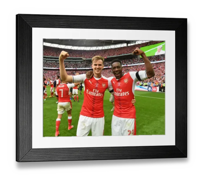 Framed Print : Arsenal FC: Holding and Welbeck's FA Cup Victory Celebration
