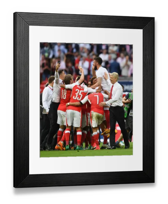 Framed Print : Arsene Wenger and Arsenal Team Celebrate FA Cup Victory over Chelsea