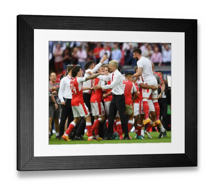 Framed Print : Arsene Wenger and Hector Bellerin Celebrate Arsenal's FA Cup Victory over Chelsea