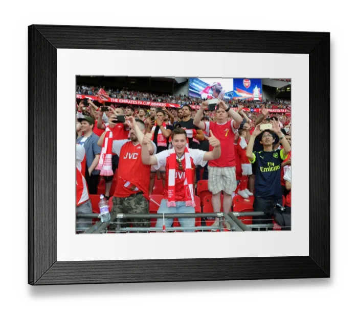 Framed Print : Arsenal fans. Arsenal 2: 1 Chelsea. FA Cup Final. Wembley Stadium, 27 / 5 / 17. Credit Framed Print : Arsenal fans. Arsenal 2: 1 Chelsea. FA Cup Final. Wembley Stadium, 27 / 5 / 17. Credit