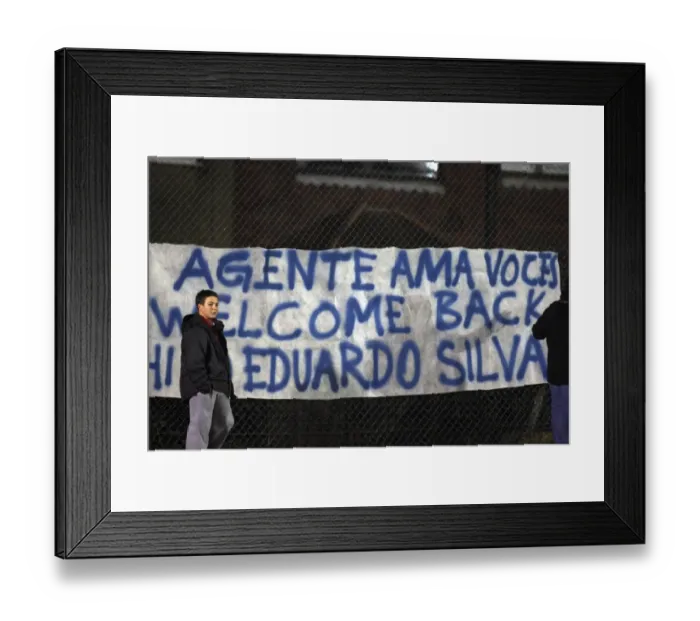 Framed Print : Arsenal fans welcome back Eduardo