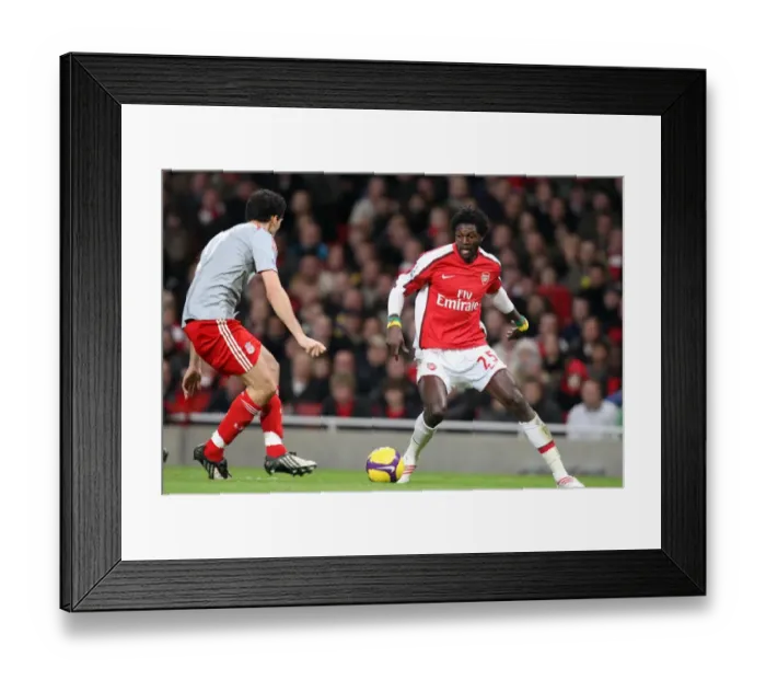Framed Print : Emmanuel Adebayor (Arsenal) Alvaro Arbeloa (Liverpool) Framed Print : Emmanuel Adebayor (Arsenal) Alvaro Arbeloa (Liverpool)