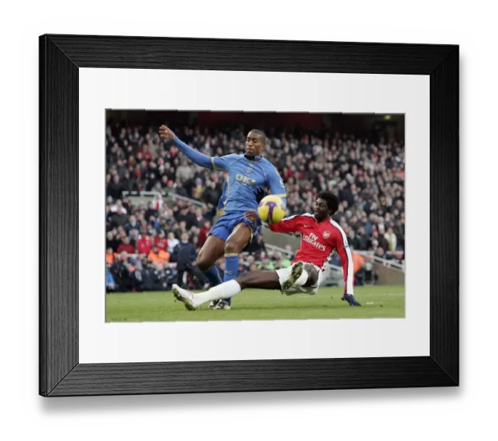 Framed Print : Emmanuel Adebayor (Arsenal) Sylvain Distin (Portsmouth)