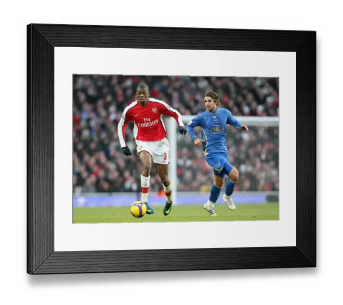 Framed Print : Abou Diaby (Arsenal) Niko Kranjcar (Portsmouth)