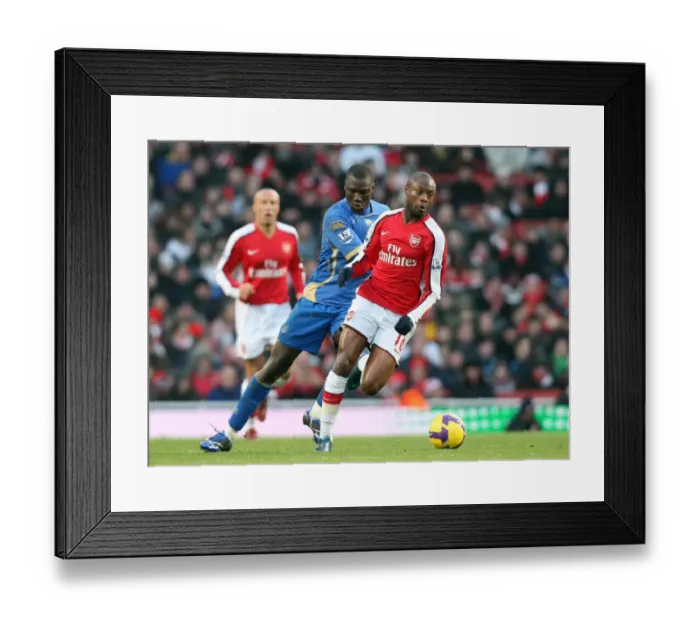Framed Print : William Gallas (Arsenal) Papa Bouba Diop (Portsmouth)