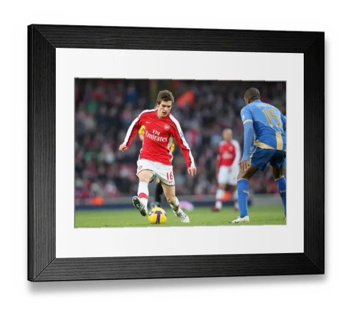 Framed Print : Aaron Ramsey (Arsenal) Sylvain Distin (Portsmouth)