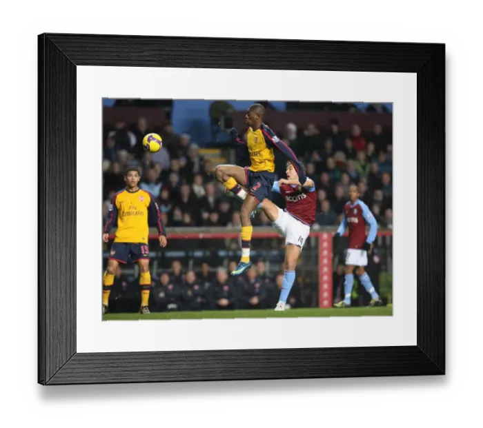 Framed Print : Abou Diaby (Arsenal) Stiliyan Petrov (Aston Villa)
