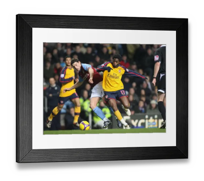 Framed Print : Alex Song (Arsenal) Gareth Barry (Aston Villa) Framed Print : Alex Song (Arsenal) Gareth Barry (Aston Villa)