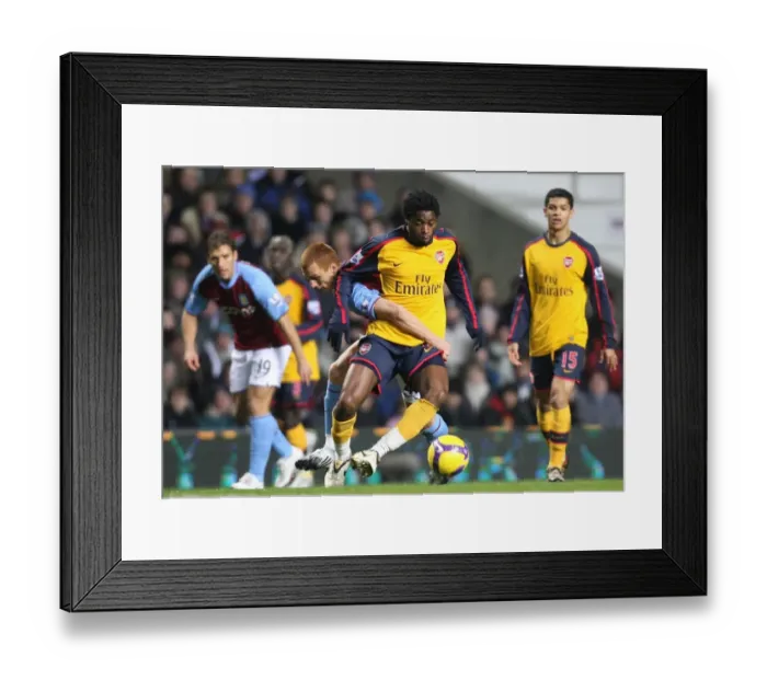 Framed Print : Alex Song (Arsenal) Steve Sidwell (Aston Villa) Framed Print : Alex Song (Arsenal) Steve Sidwell (Aston Villa)