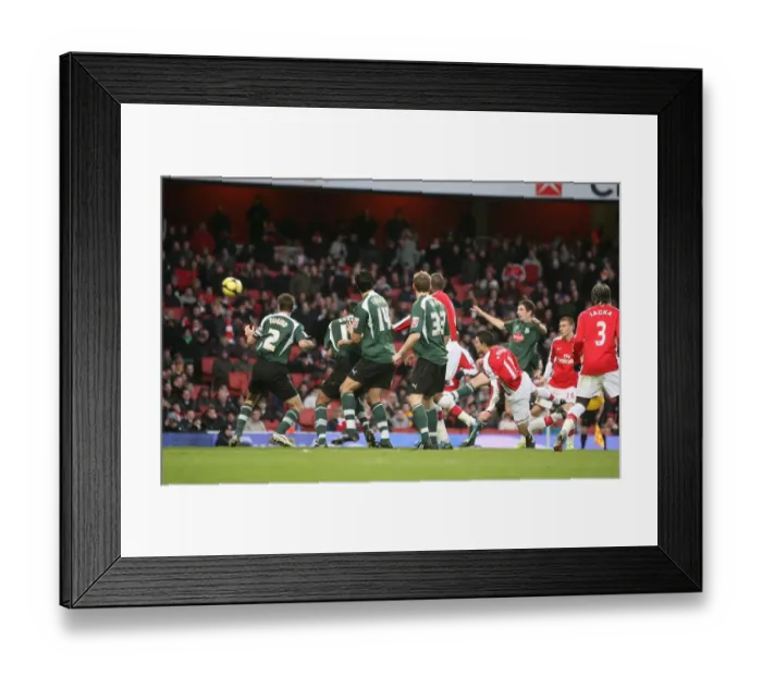 Framed Print : Robin van Persie heads past Roman Larrieu to score Framed Print : Robin van Persie heads past Roman Larrieu to score