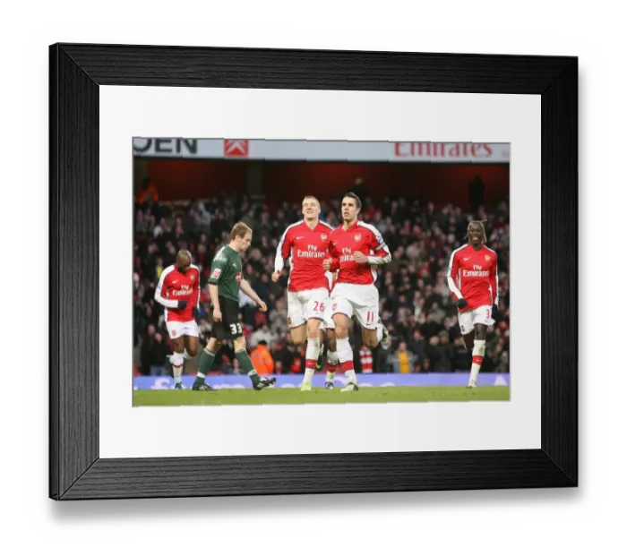 Framed Print : Van Persie's Euphoric Debut Goal: Arsenal 3-1 Plymouth Argyle, FA Cup 2009