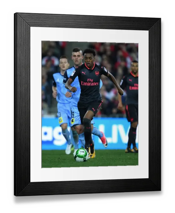 Framed Print : Joe Willock Outmaneuvers Christopher Zuvela: Arsenal's Pre-Season Triumph Framed Print : Joe Willock Outmaneuvers Christopher Zuvela: Arsenal's Pre-Season Triumph
