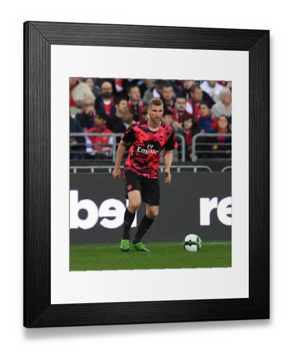 Framed Print : Per Mertesacker (Arsenal). Sydeny FC 0: 2 Arsenal. Pre Season Friendly. ANZ Stadium Framed Print : Per Mertesacker (Arsenal). Sydeny FC 0: 2 Arsenal. Pre Season Friendly. ANZ Stadium