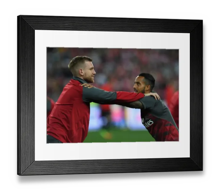 Framed Print : Arsenal Stars Per Mertesacker and Theo Walcott Before Sydney Clash