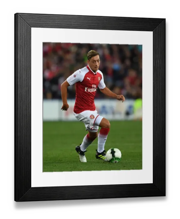Framed Print : Mesut Ozil: Arsenal Star in Action against Western Sydney Wanderers, Sydney 2017 Framed Print : Mesut Ozil: Arsenal Star in Action against Western Sydney Wanderers, Sydney 2017