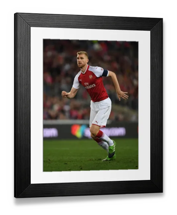 Framed Print : Per Mertesacker in Action: Arsenal vs. Western Sydney Wanderers (2017-18)