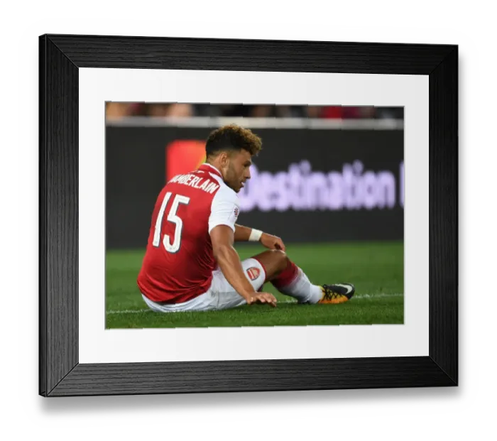 Framed Print : Alex Oxlade-Chamberlain in Action: Arsenal vs. Western Sydney Wanderers (2017-18)