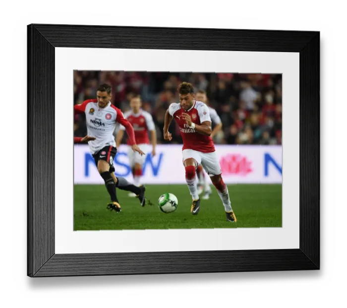 Framed Print : Alex Oxlade-Chamberlain in Action: Arsenal vs. Sydney Western Wanderers (2017-18) Framed Print : Alex Oxlade-Chamberlain in Action: Arsenal vs. Sydney Western Wanderers (2017-18)