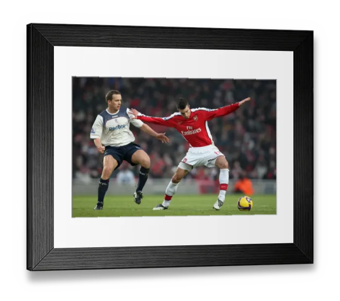 Framed Print : Robin van Persie (Arsenal) Kevin Davies (Bolton) Framed Print : Robin van Persie (Arsenal) Kevin Davies (Bolton)