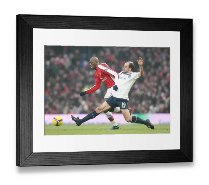 Framed Print : Abou Diaby (Arsenal) Gavin McCann (Bolton)