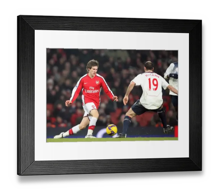 Framed Print : Aaron Ramsey (Arsenal) Gavin McCann (Bolton) Framed Print : Aaron Ramsey (Arsenal) Gavin McCann (Bolton)