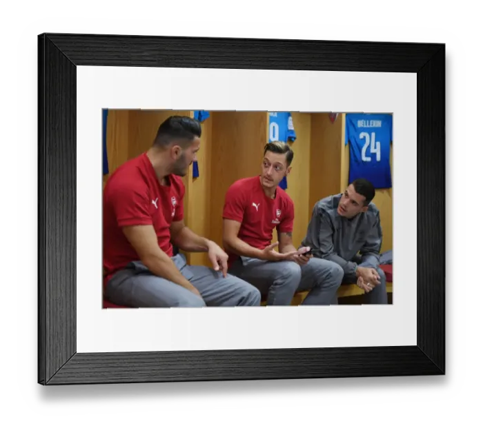 Framed Print : Arsenal Trio: Kolasinac, Ozil, Xhaka in the Changing Room before Arsenal v Benfica Emirates Cup Match
