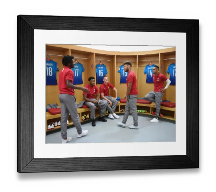 Framed Print : Arsenal Squad Gather in Changing Room Before Emirates Cup Match against SL Benfica Framed Print : Arsenal Squad Gather in Changing Room Before Emirates Cup Match against SL Benfica