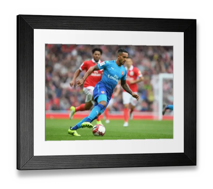 Framed Print : Theo Walcott in Action: Arsenal vs SL Benfica - Emirates Cup 2017-18