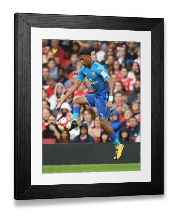 Framed Print : Alex Iwobi in Action: Arsenal vs SL Benfica - Emirates Cup 2017-18