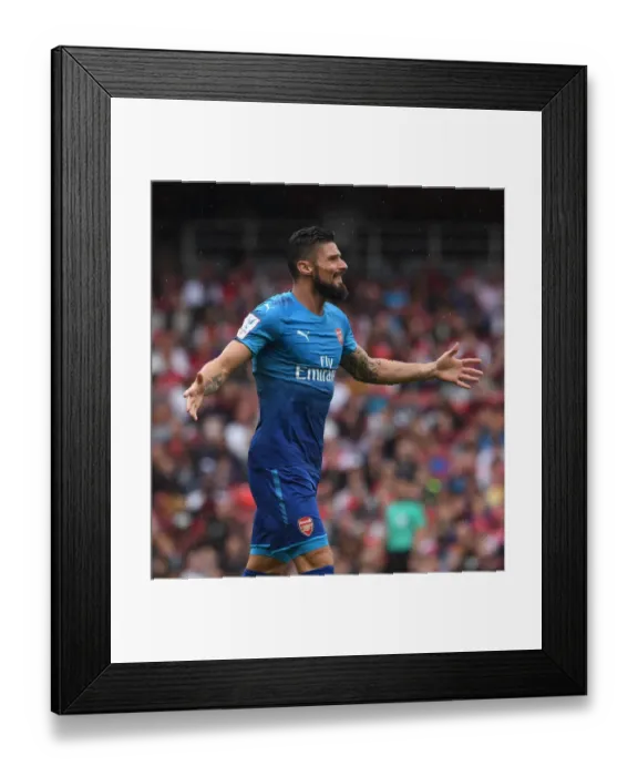 Framed Print : Arsenal's Olivier Giroud in Action against SL Benfica at the Emirates Cup 2017-18