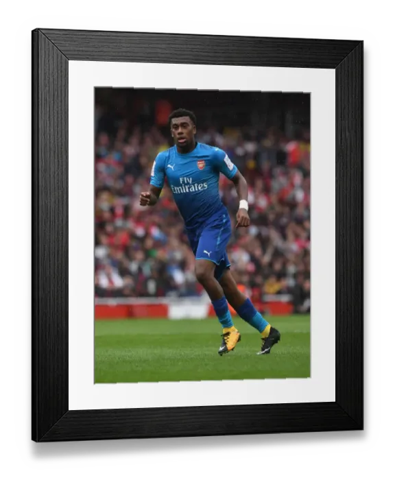 Framed Print : Arsenal's Alex Iwobi in Action against SL Benfica at the Emirates Cup
