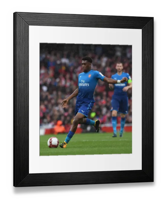 Framed Print : Alex Iwobi in Action: Arsenal vs SL Benfica at Emirates Cup 2017-18 Framed Print : Alex Iwobi in Action: Arsenal vs SL Benfica at Emirates Cup 2017-18