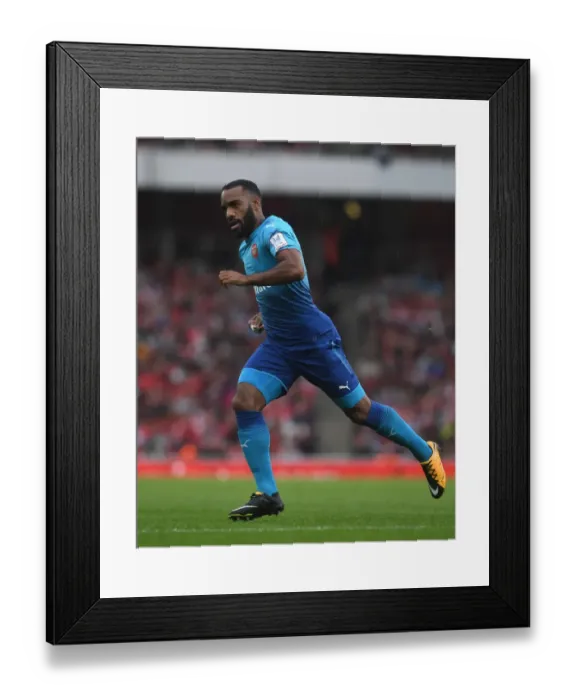 Framed Print : Alexandre Lacazette in Action: Arsenal vs SL Benfica, Emirates Cup 2017-18