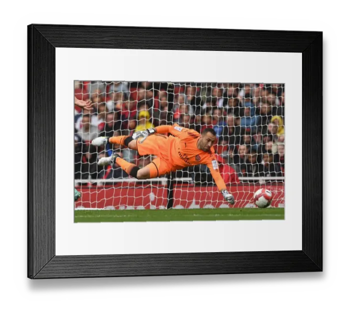 Framed Print : Arsenal's David Ospina in Action Against SL Benfica - Emirates Cup 2017-18