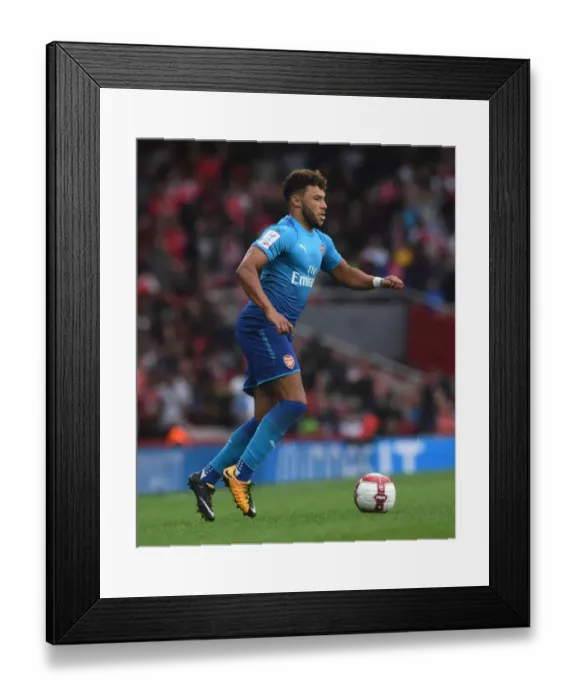 Framed Print : Alex Oxlade-Chamberlain in Action: Arsenal vs SL Benfica, Emirates Cup 2017-18