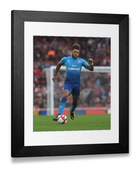 Framed Print : Alex Oxlade-Chamberlain in Action: Arsenal vs SL Benfica, Emirates Cup 2017-18