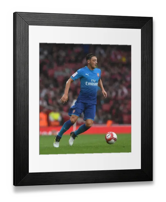Framed Print : Alex Oxlade-Chamberlain in Action for Arsenal against SL Benfica - Emirates Cup 2017-18
