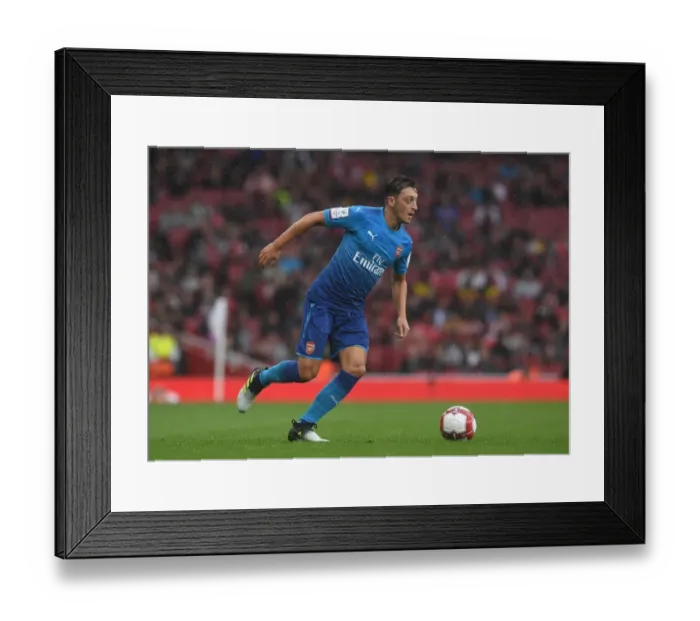 Framed Print : Alex Oxlade-Chamberlain in Action: Arsenal vs SL Benfica, Emirates Cup 2017-18