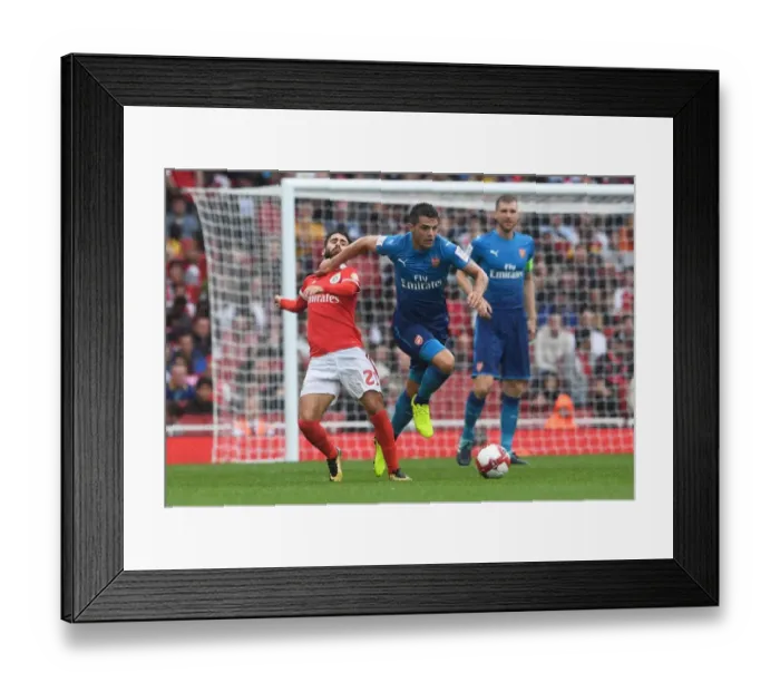 Framed Print : Xhaka Outmaneuvers Cervi: Arsenal vs. Benfica, Emirates Cup 2017-18 Framed Print : Xhaka Outmaneuvers Cervi: Arsenal vs. Benfica, Emirates Cup 2017-18