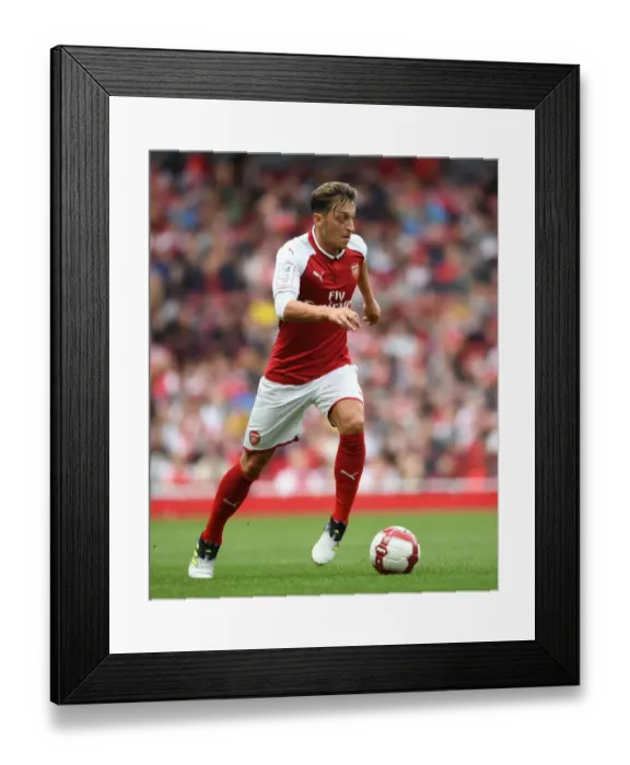 Framed Print : Mesut Ozil in Action: Arsenal vs Sevilla FC - Emirates Cup 2017-18