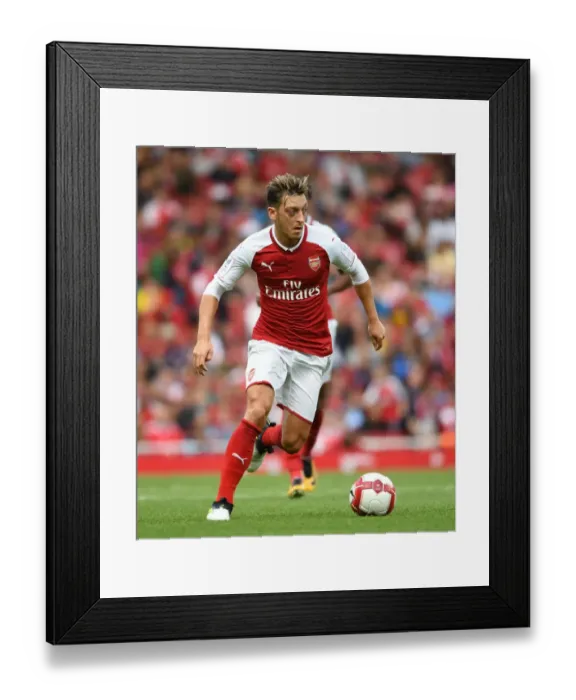 Framed Print : Mesut Ozil in Action: Arsenal vs Sevilla, Emirates Cup 2017-18