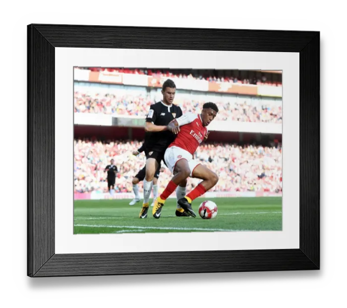 Framed Print : Clash between Iwobi and Corchia: Arsenal vs. Sevilla at Emirates Cup 2017-18