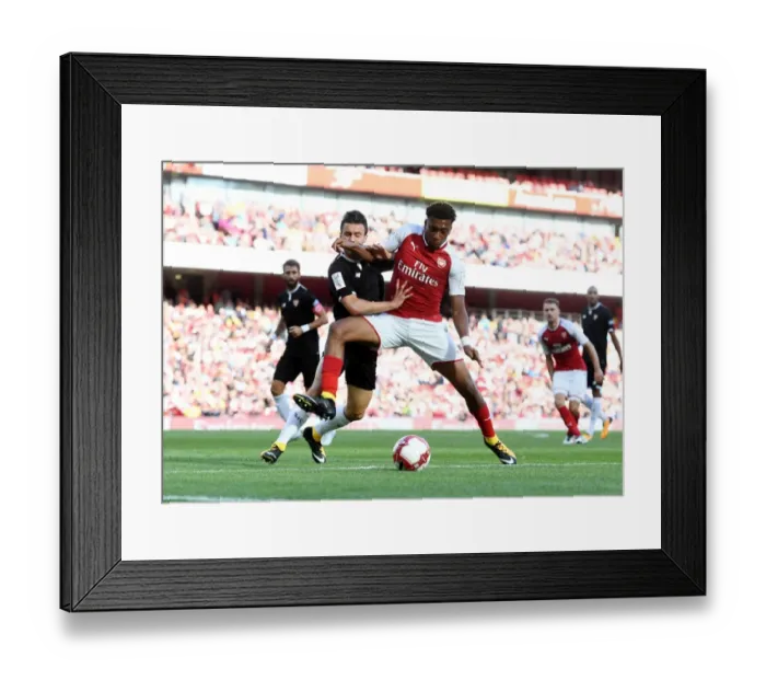 Framed Print : Clash at the Emirates: Iwobi vs. Corchia - Arsenal vs. Sevilla FC (Emirates Cup 2017-18)