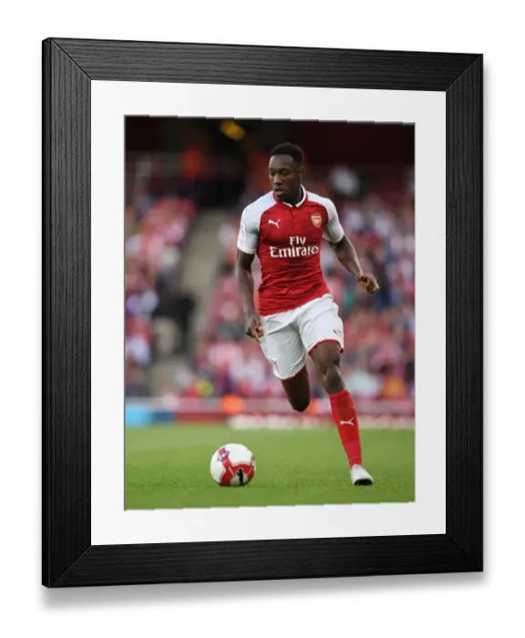 Framed Print : Danny Welbeck in Action: Arsenal vs Sevilla FC - Emirates Cup 2017-18