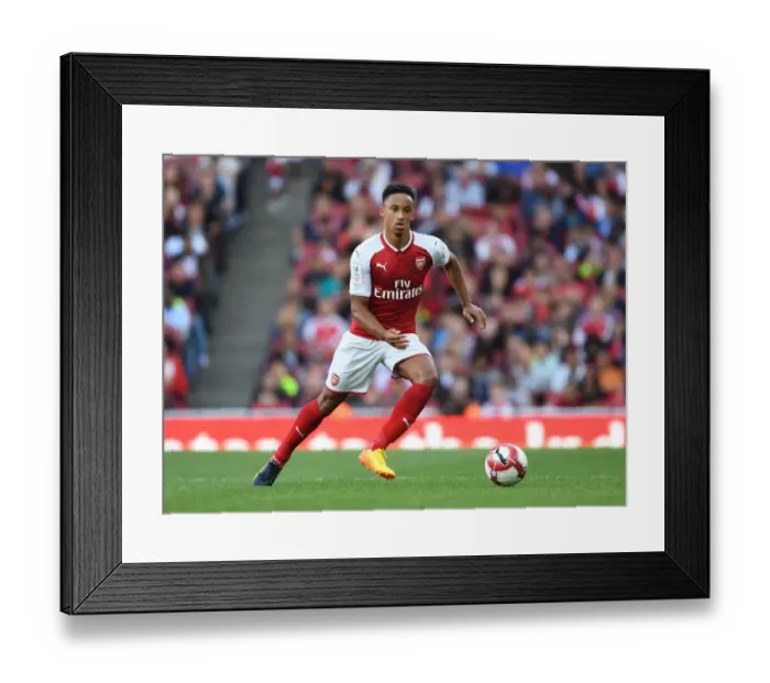 Framed Print : Cohen Bramall in Action: Arsenal vs Sevilla FC - Emirates Cup 2017-18