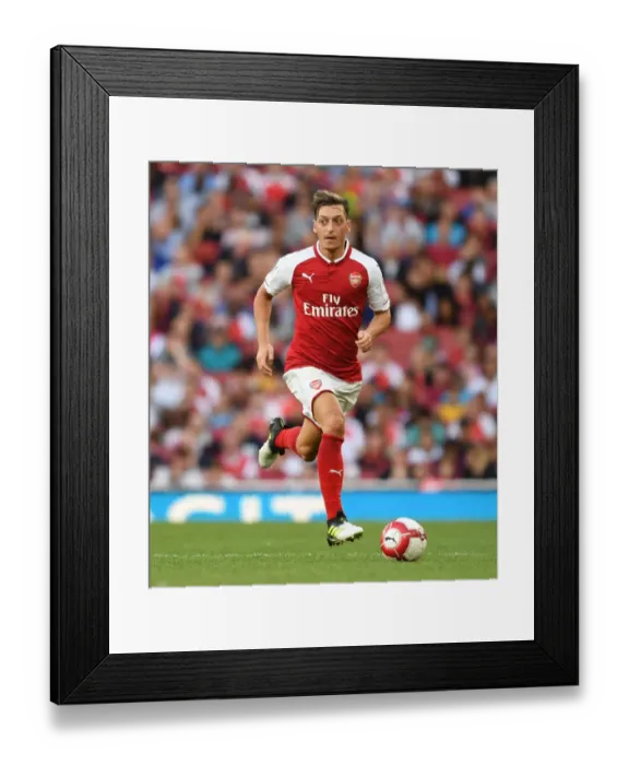 Framed Print : Mesut Ozil in Action: Arsenal vs Sevilla, Emirates Cup 2017-18